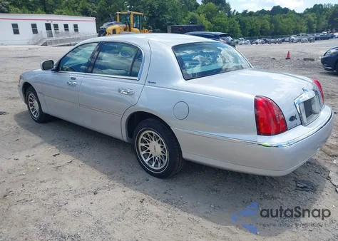 2000 Lincoln Town Car Signature из США, поврежденный, VIN 1LNHM82WXYY913980